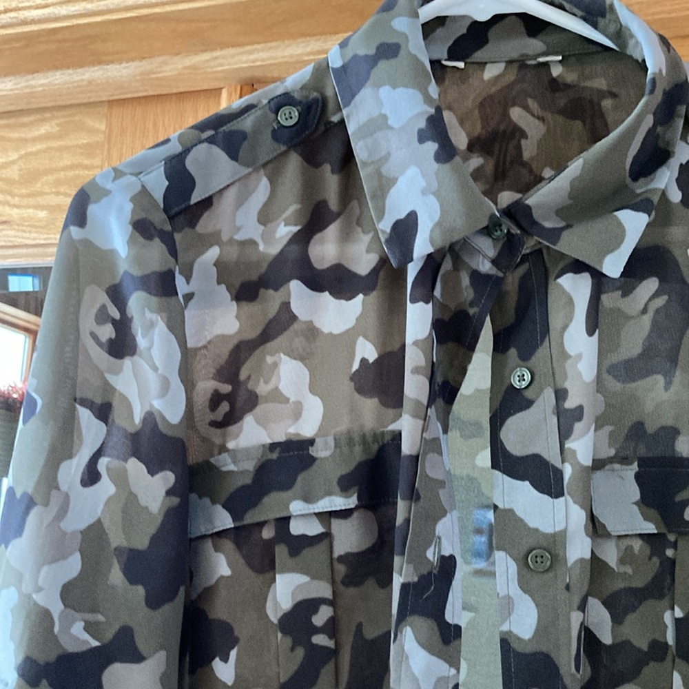 Banana Republic M sheer camo blouse - Picture 2 of 4